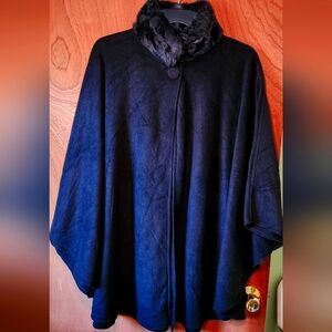 Faux fur collar black shawl osfm